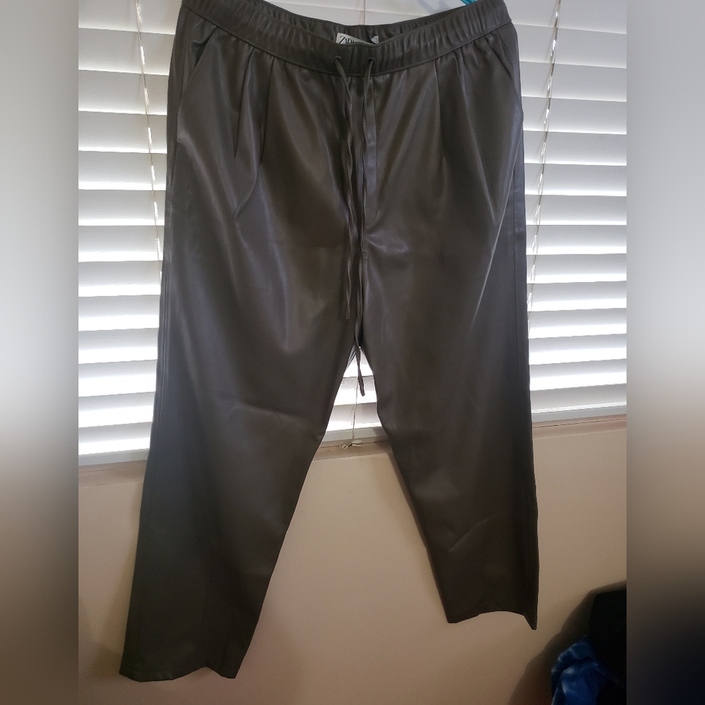 Zara women's Faux Leather Green Straight Pants, XL, NWT